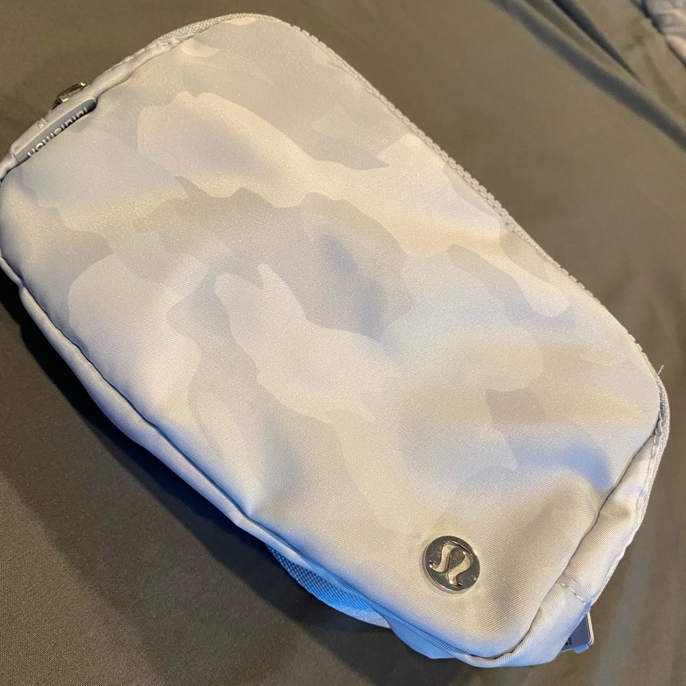 NWT Lululemon wear everywhere bag camo